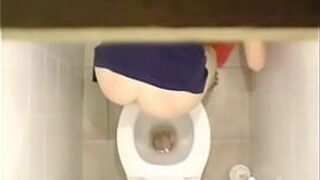 мастурбация в туалете на работе - порно видео