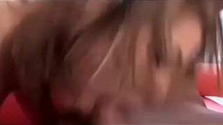 Румынская девушка с натуральными большими сиськами в гэнгбэнге - порно видео