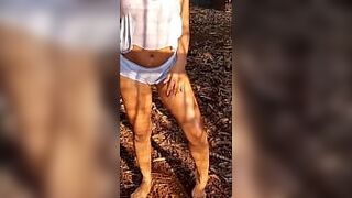 Я снимал Алису, горячую и озорную б. в шланге мокнет нимфа - порно видео