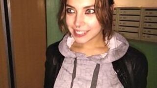 Извращенная падчерица хочет жестко трахнуть - порно видео