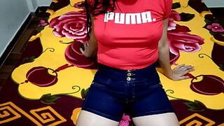 Моя сводная сестра-девственница хочет узнать о сексе, и я, ее старший сводный брат, учу ее превращать ее в неверную суку для ее парня - порно видео